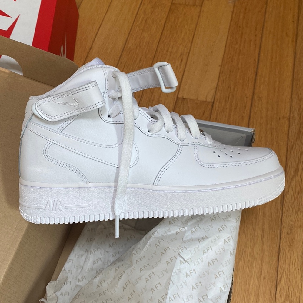 Nike Air Force 1 Mid 07’ never worn